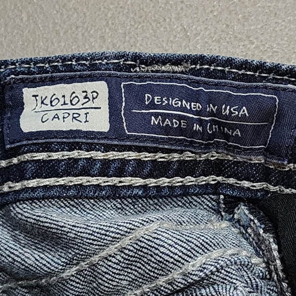 Miss Me Girls Capri Jeans 8 Fleur De Lis Embellished Distressed See Last Pic - Picture 9 of 12